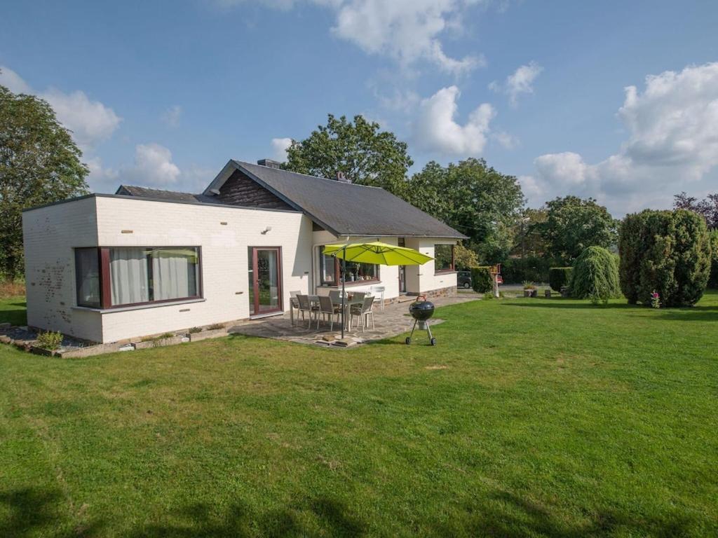 Beautiful And Spacious Holiday Home With P Tanque Court And Countryside Views Somme-Leuze Exterior photo